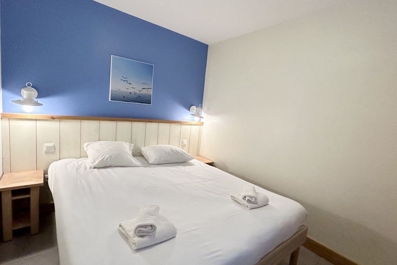 2 bedrooms, bed sheets