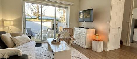 Télévision, cheminée