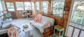 Charming Waterfront Cottage – Private Dock, Panoramic Views, and park passes!