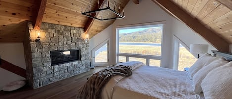 4 bedrooms, in-room safe, desk, iron/ironing board