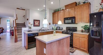 Las Vegas Home w/ Mtn Views: 13 Mi to the Strip!
