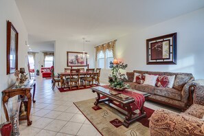 TV - Las Vegas Home w/ Mtn Views: 13 Mi to the Strip! (Las Vegas)