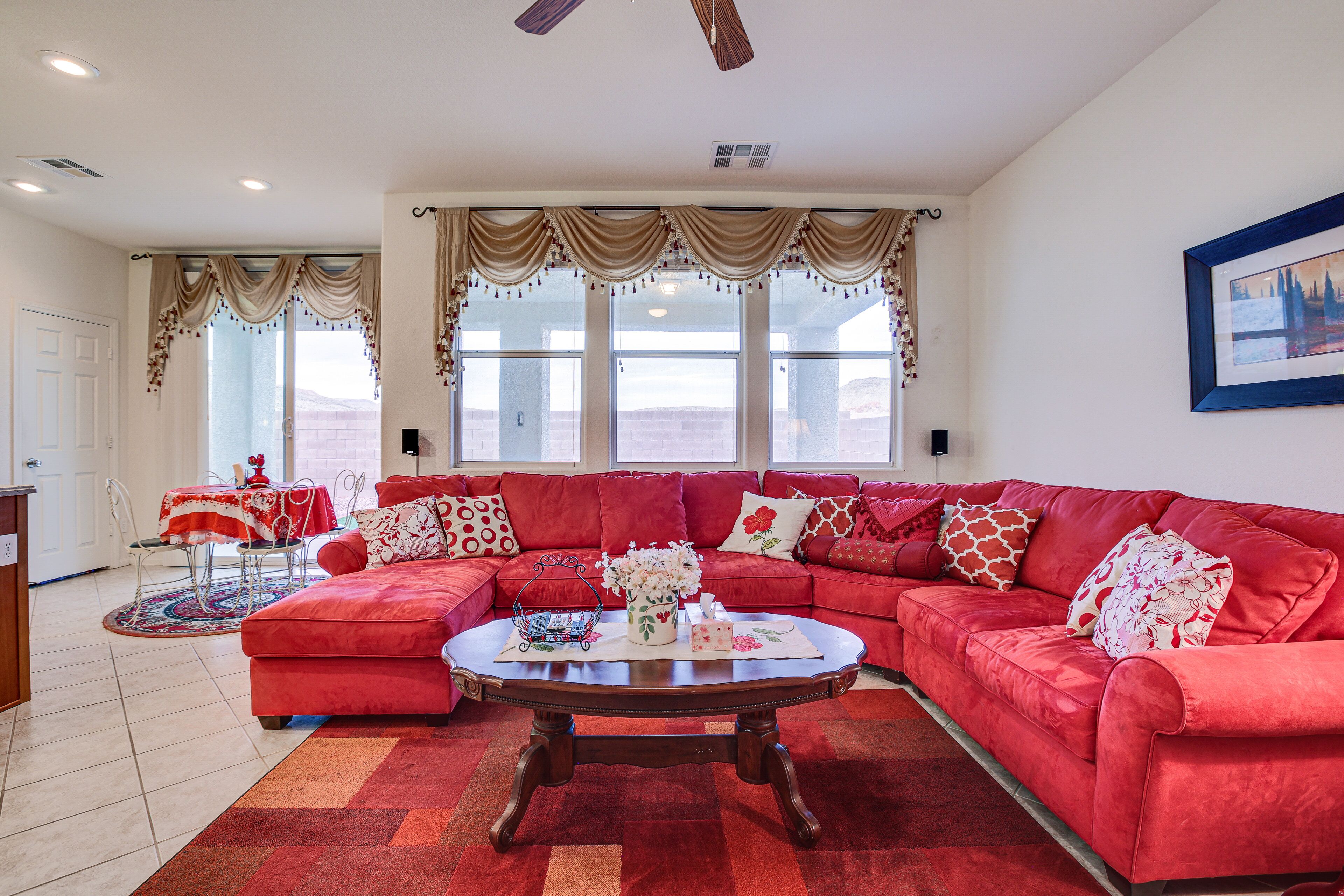Las Vegas Home w/ Mtn Views: 13 Mi to the Strip!