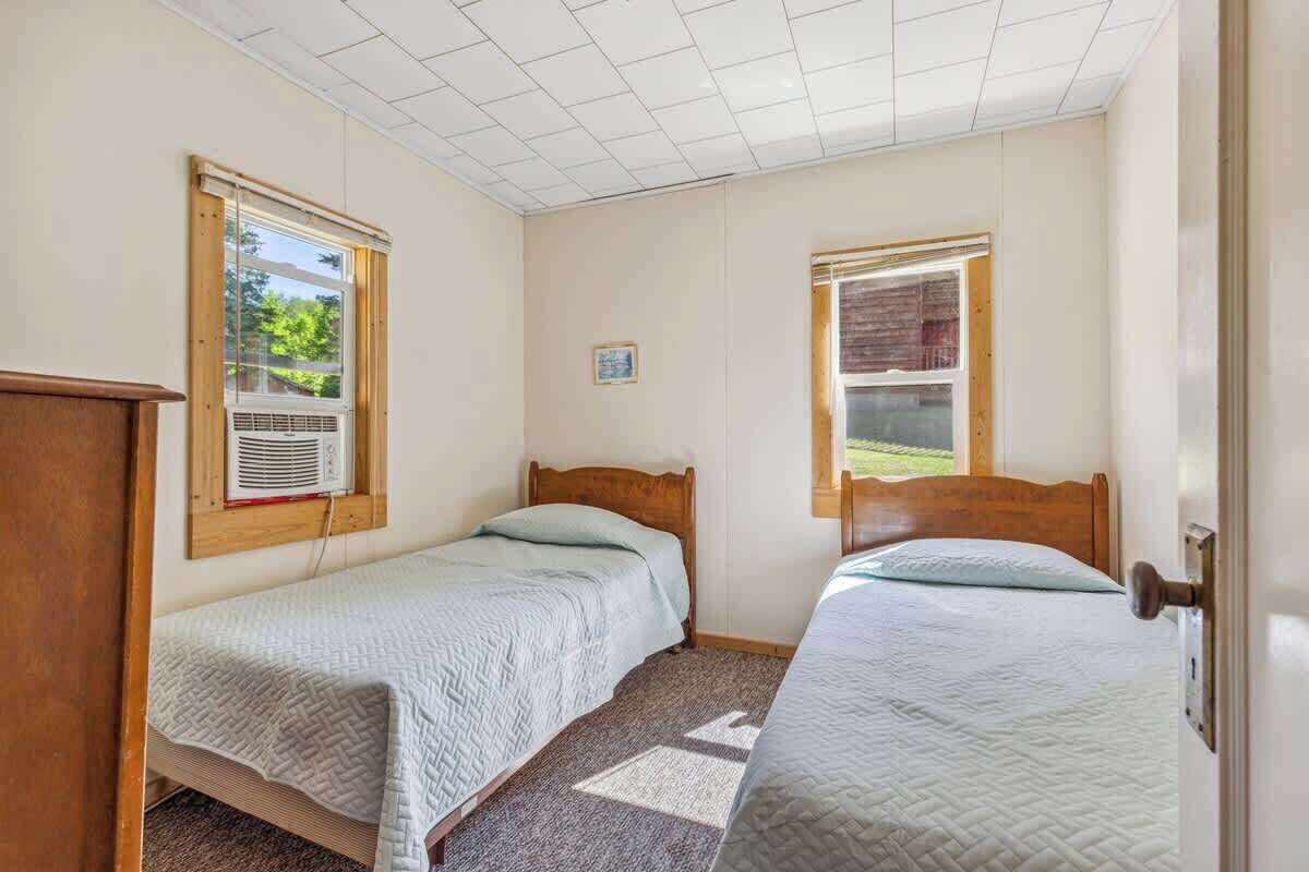 2 bedrooms, iron/ironing board, travel cot, free WiFi