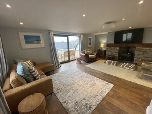 TV connectée, cheminée