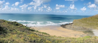 Spacious holiday home near Duckpool Bay