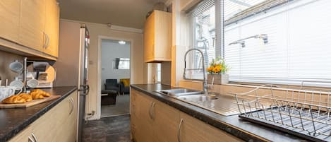 Fridge, microwave, oven, coffee/tea maker