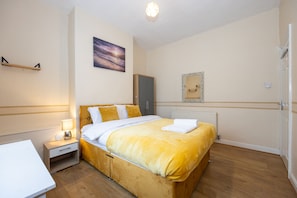 3 habitaciones, escritorio, tabla de planchar con plancha y wifi gratis 