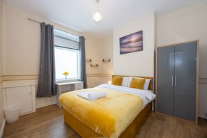 3 Schlafzimmer, Schreibtisch, Bügeleisen/Bügelbrett, kostenloses WLAN