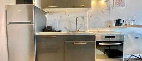 Micro-ondes, four, lave-vaisselle