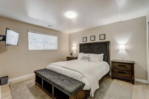 2 bedrooms, WiFi - Stylish Capital Hill Condo (Salt Lake City)