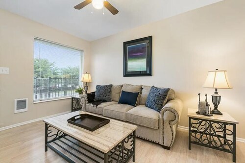 Lovely top floor corner apt in trendy SugarHouse