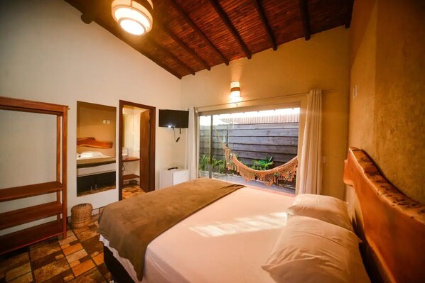 1 habitación, tabla de planchar con plancha, wifi y ropa de cama 