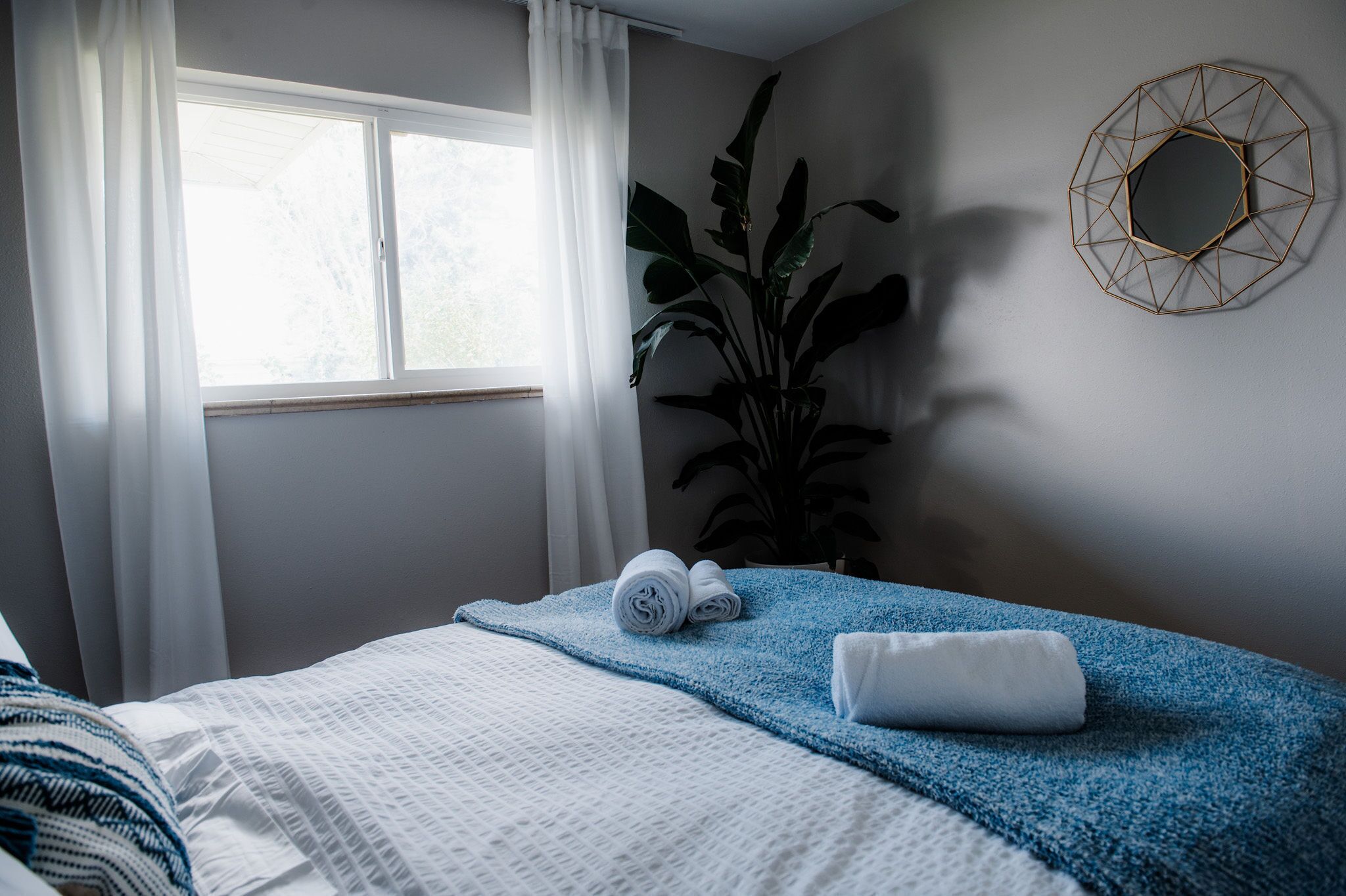 5 bedrooms, iron/ironing board, WiFi, bed sheets