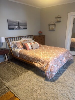 1 bedroom, iron/ironing board, WiFi, bed sheets - Lakeview Master Bdrm w/ Porch at Hillside B&B Guests rave: Delicious Breakfast (Wisconsin Dells)
