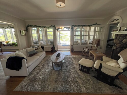 Lakeview Master Bdrm w/ Porch at Hillside B&B Guests rave: Delicious Breakfast