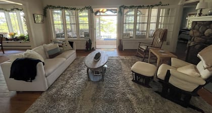 Lakeview Master Bdrm w/ Porch at Hillside B&B Guests rave: Delicious Breakfast