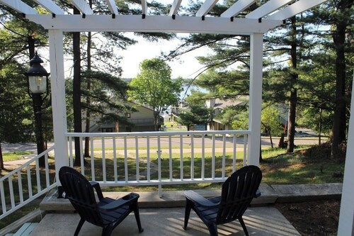 Lakeview Master Bdrm w/ Porch at Hillside B&B Guests rave: Delicious Breakfast
