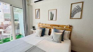 Iron/ironing board, WiFi, bed sheets
