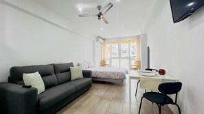 Iron/ironing board, WiFi, bed sheets