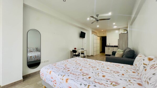 Iron/ironing board, WiFi, bed sheets