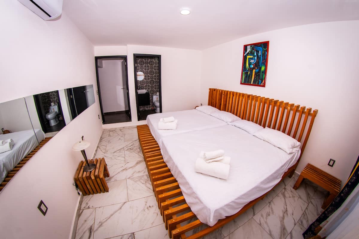 Design Quadruple Room, City View | Select Comfort beds, WiFi (free)