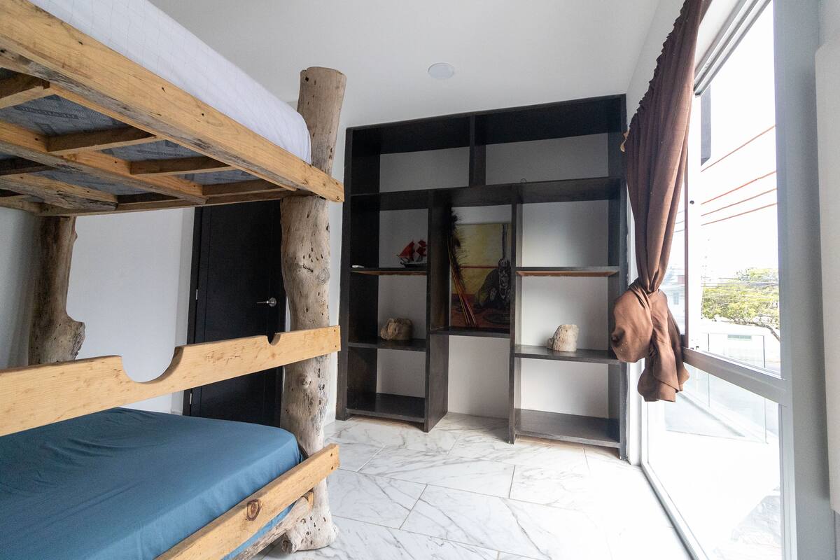 Design Quadruple Room, City View | Select Comfort beds, WiFi (free)