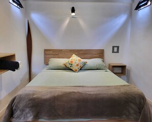 3 bedrooms, iron/ironing board, WiFi, bed sheets - 3 level house & Rooftop Terrace! Central location in Medellin in gated community (Medellín)