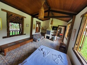 Familien-Vierbettzimmer, 2 Schlafzimmer, Poolblick