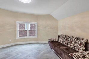 Smart TV, fireplace, offices