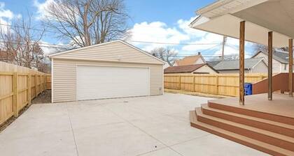 Stylish 3 Bedroom 3 Full Bathrooms Near Lake Erie
