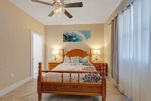 3 bedrooms, desk, iron/ironing board, free WiFi - Stylish 3 Bedroom 3 Full Bathrooms Near Lake Erie (Cleveland)