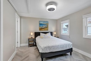 3 bedrooms, desk, iron/ironing board, free WiFi