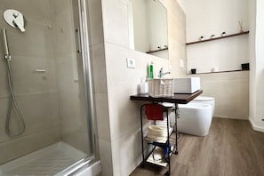 Shower, bidet, towels - A34 - Ancona, delightful two-room apartment in the centre (Ancona)