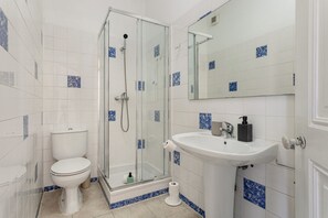 Bruser, hårtørrer, håndklæder