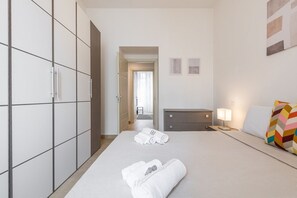 2 bedrooms, WiFi, bed sheets - The Garden Apartment- Between Beach and City Center Cagliari - (Cagliari)