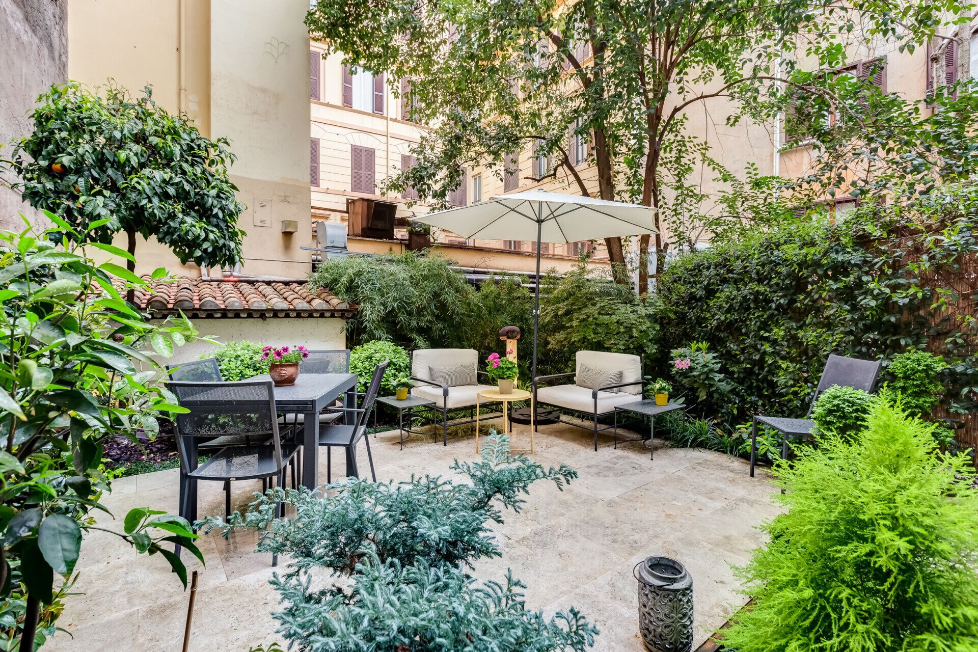 تناول الطعام بالخارج