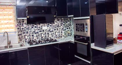 5bed - Professional Chef, Super Host, 24/7 WiFi, Power & Security