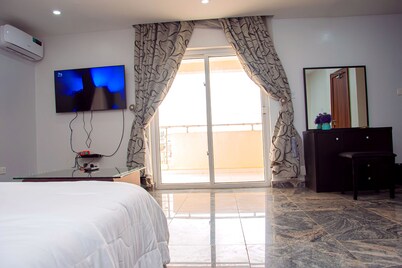 5 bed Home w/ Professional Chef, Strong Security, Daily Housekeeping