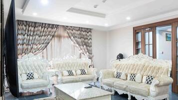 Smart-tv, een dvd-speler en een stereo