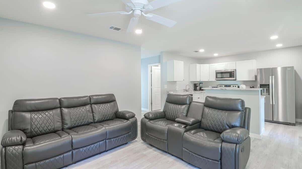 House, 2 Queen Beds, Kitchen, Garden View (Howard - Hornsby) | Living area