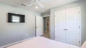 House, 2 Queen Beds, Kitchen, Garden View (Howard - Hornsby) - Cozy 2br/1ba Duplex Just Blocks From Downtown Biloxi, Beaches and Entertainment (Biloxi)