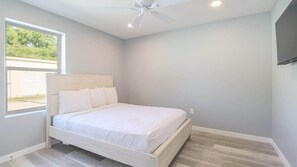 2 bedrooms, individually decorated, individually furnished - Cozy 2br/1ba Duplex Just Blocks From Downtown Biloxi, Beaches and Entertainment (Biloxi)