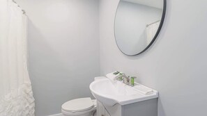 Bathroom - Cozy 2br/1ba Duplex Just Blocks From Downtown Biloxi, Beaches and Entertainment (Biloxi)
