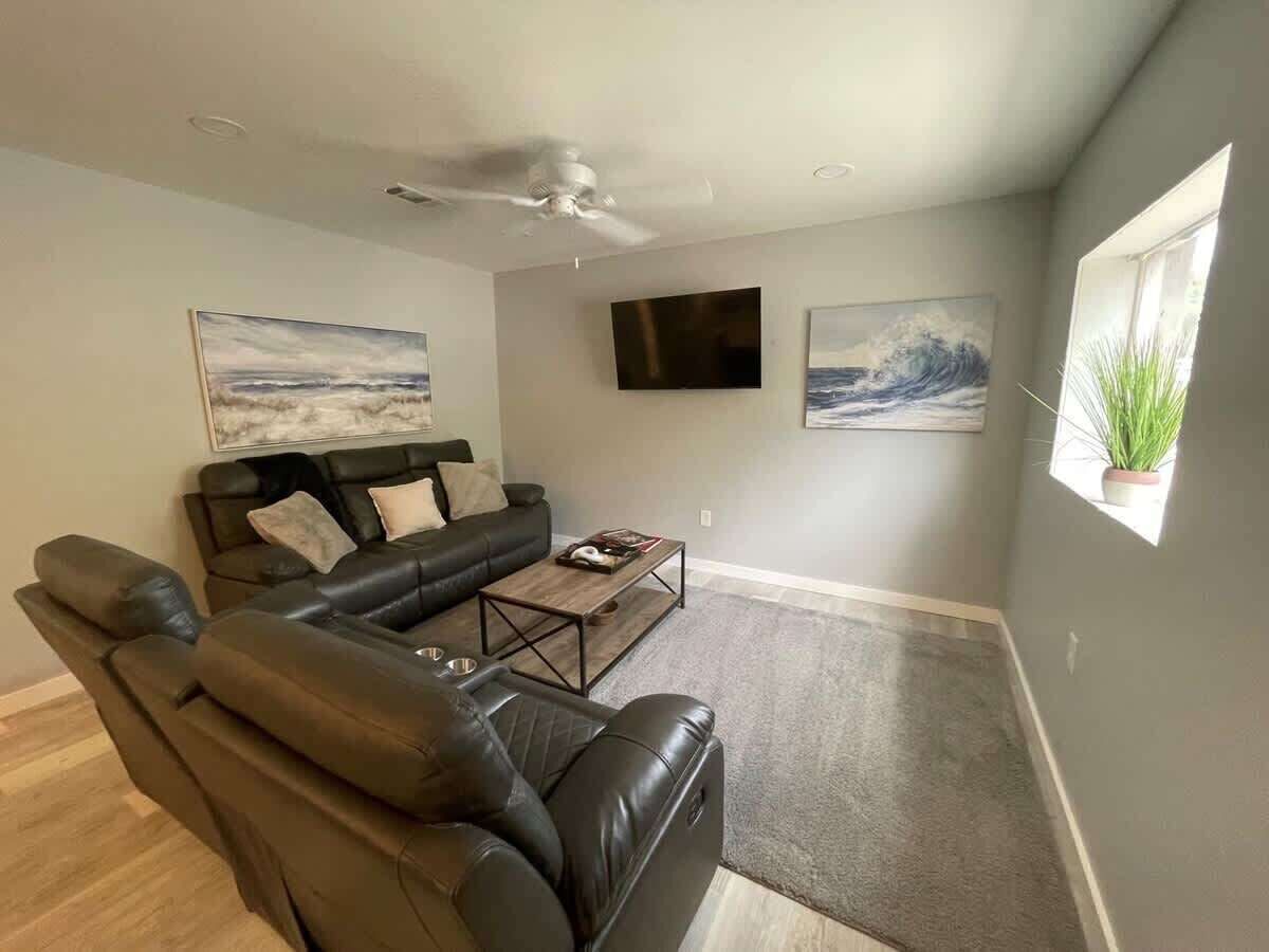 House, 2 Queen Beds, Kitchen, Garden View (Howard - Sekul) | Living area | 42-inch flat-screen TV with digital channels