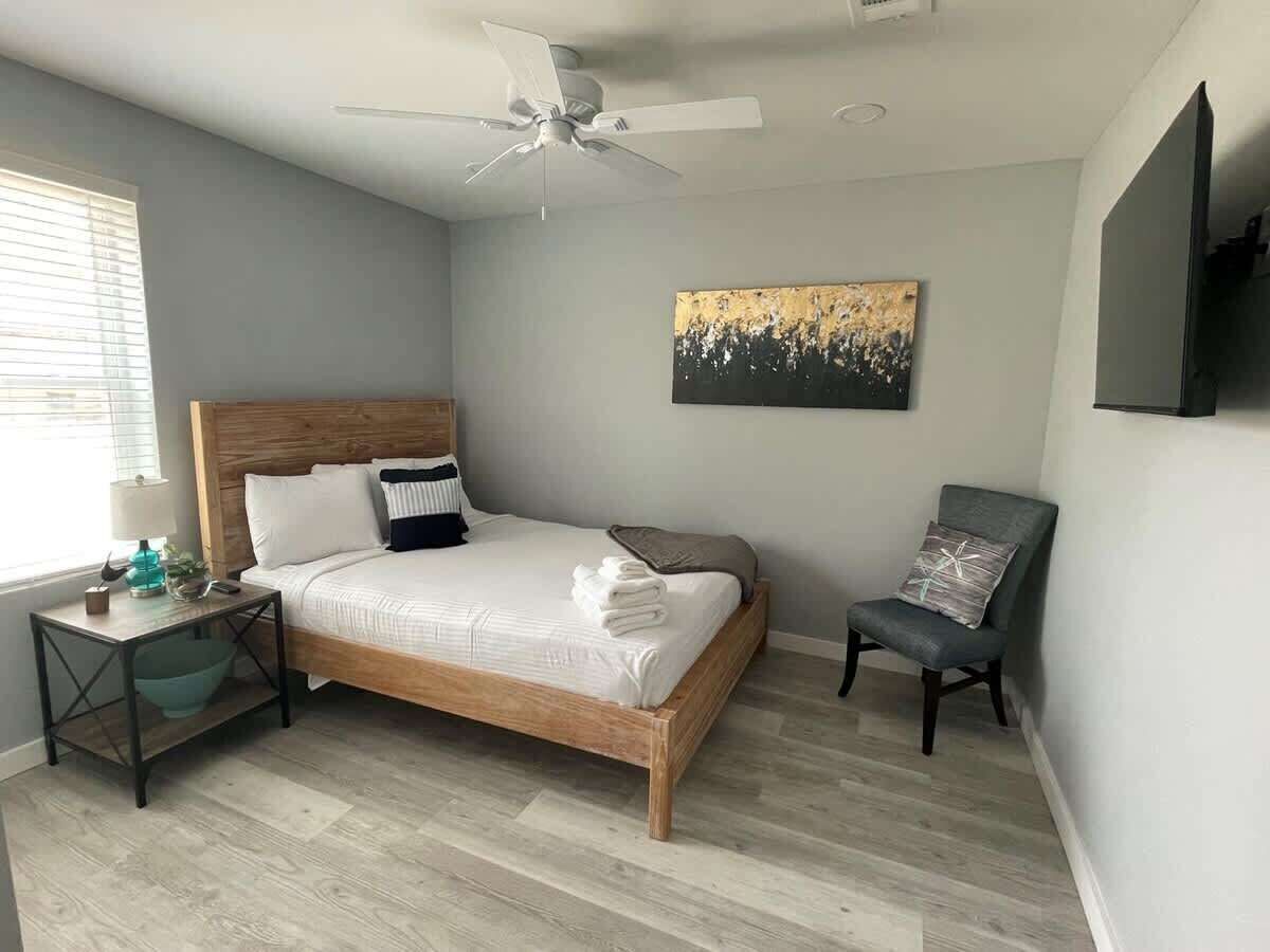House, 2 Queen Beds, Kitchen, Garden View (Howard - Sekul) | 2 bedrooms, individually decorated, individually furnished, bed sheets