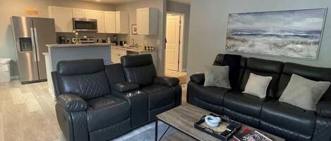 House, 2 Queen Beds, Kitchen, Garden View (Howard - Sekul) | Living area