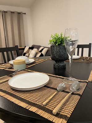 Dining - Home in City Centre-Free Parking & Balcony View (Birmingham)