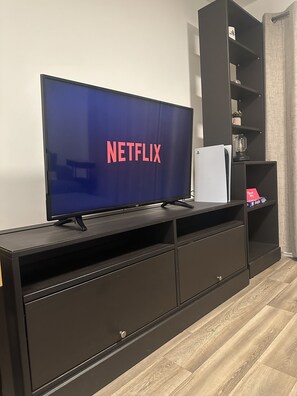 Interior - Home in City Centre-Free Parking & Balcony View (Birmingham)