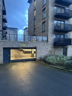Exterior - Home in City Centre-Free Parking & Balcony View (Birmingham)
